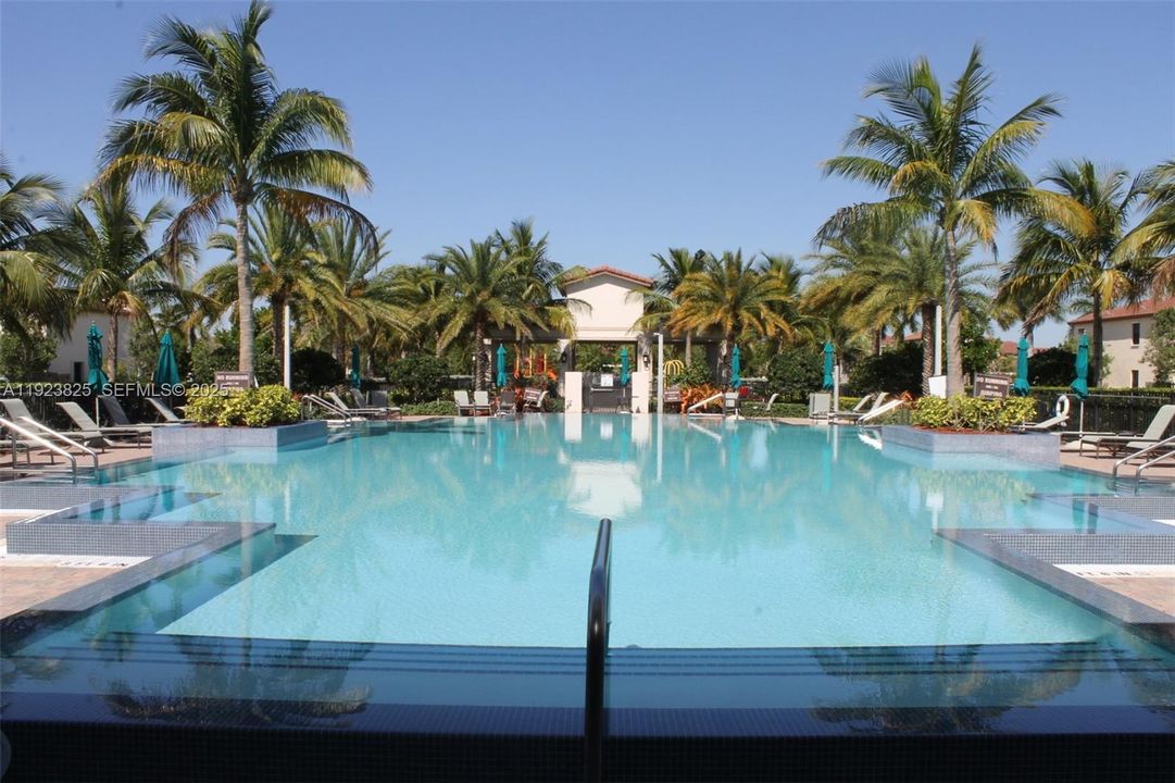 For Rent: $2,999 (3 beds, 2 baths, 1549 Square Feet)