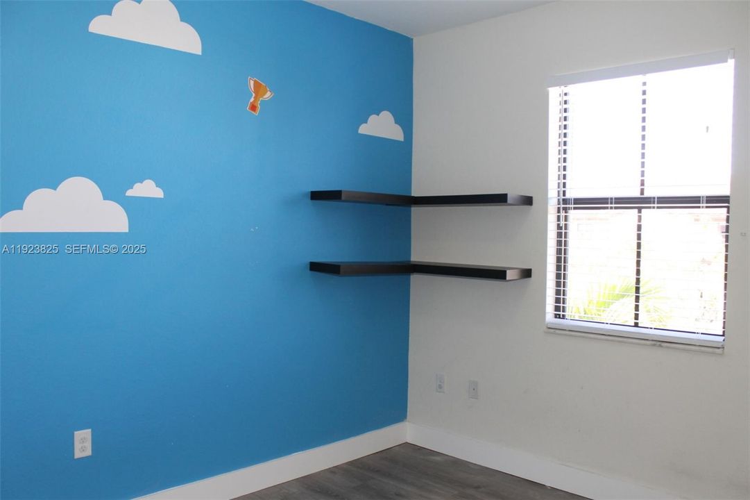 For Rent: $2,999 (3 beds, 2 baths, 1549 Square Feet)