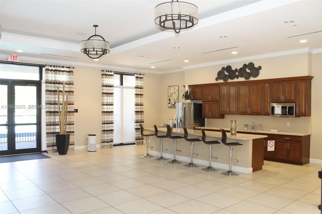 For Rent: $2,999 (3 beds, 2 baths, 1549 Square Feet)