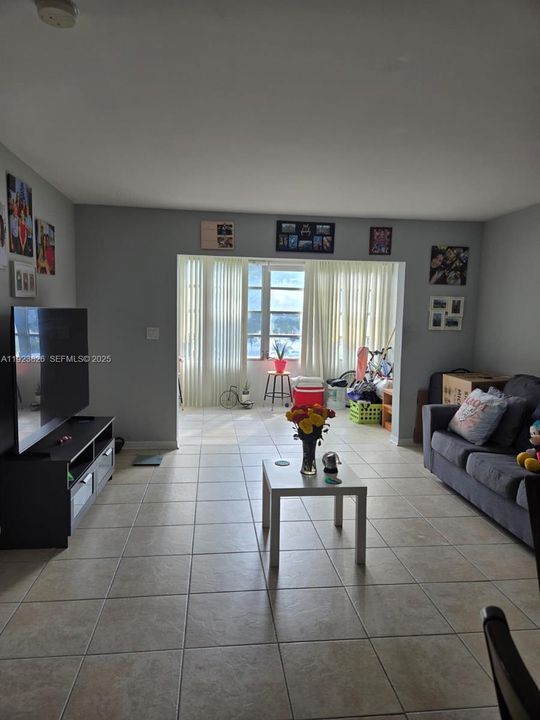 For Sale: $164,900 (2 beds, 2 baths, 930 Square Feet)