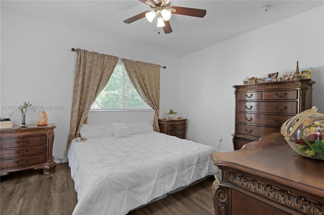 На продажу: $425,000 (3 спален, 2 ванн, 1295 Квадратных фут)