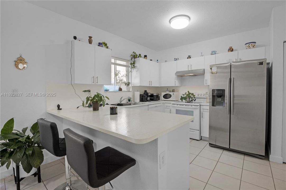 На продажу: $425,000 (3 спален, 2 ванн, 1295 Квадратных фут)