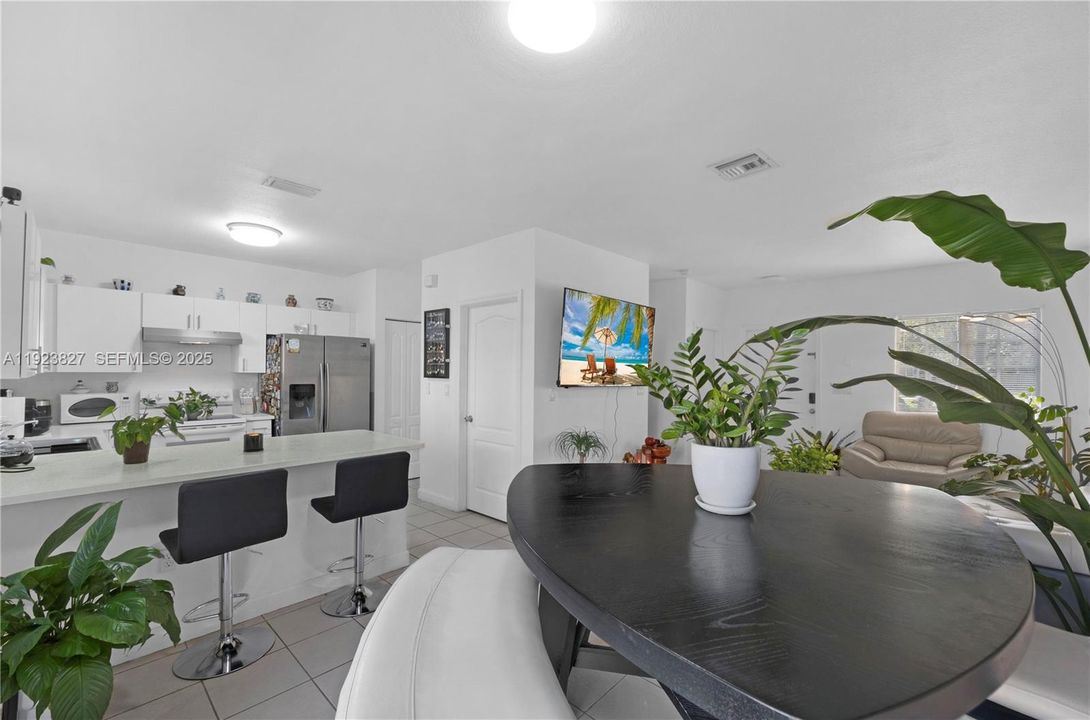 На продажу: $425,000 (3 спален, 2 ванн, 1295 Квадратных фут)