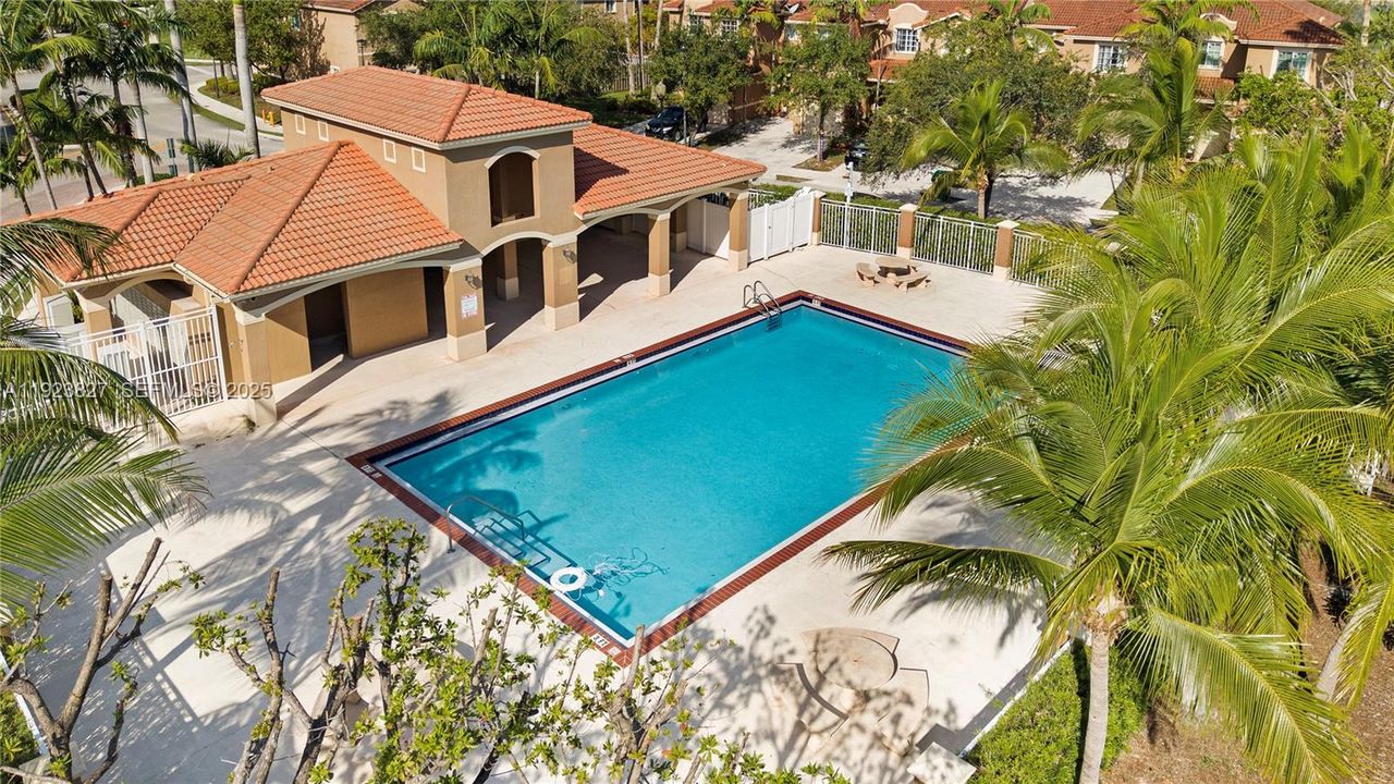 На продажу: $425,000 (3 спален, 2 ванн, 1295 Квадратных фут)