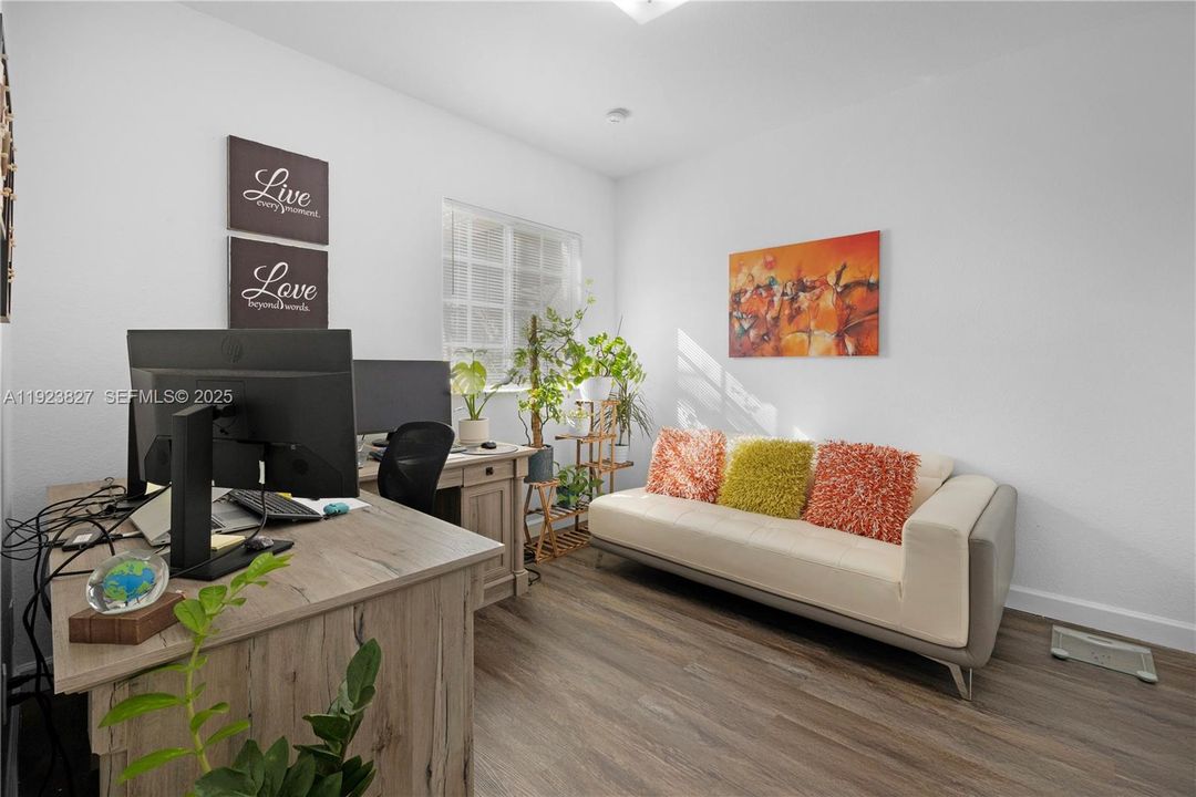 На продажу: $425,000 (3 спален, 2 ванн, 1295 Квадратных фут)