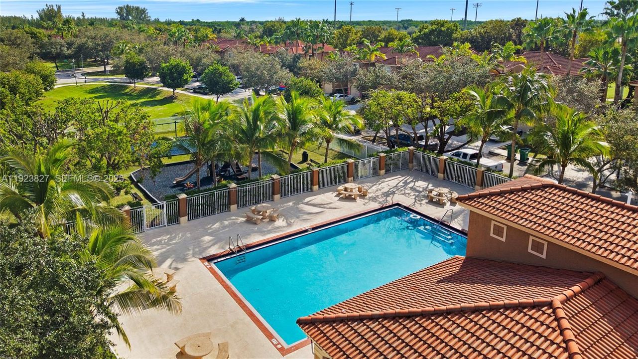 На продажу: $425,000 (3 спален, 2 ванн, 1295 Квадратных фут)