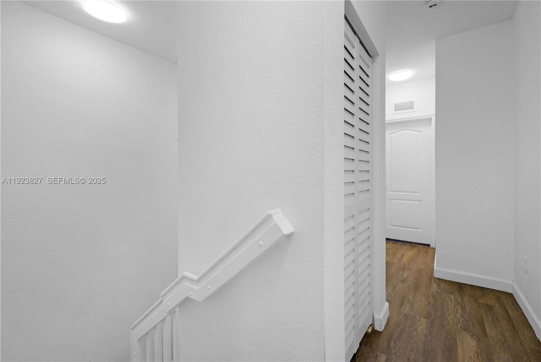 На продажу: $425,000 (3 спален, 2 ванн, 1295 Квадратных фут)