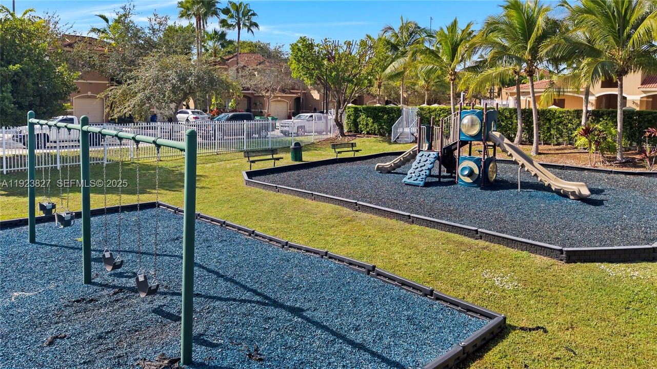 На продажу: $425,000 (3 спален, 2 ванн, 1295 Квадратных фут)