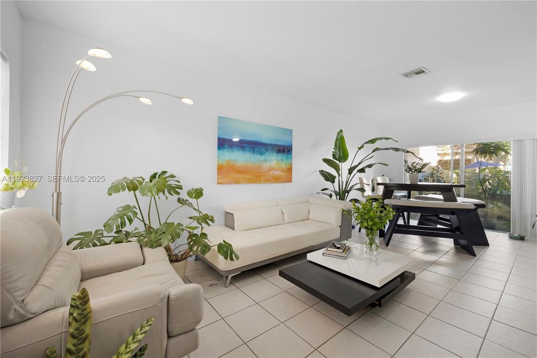 На продажу: $425,000 (3 спален, 2 ванн, 1295 Квадратных фут)