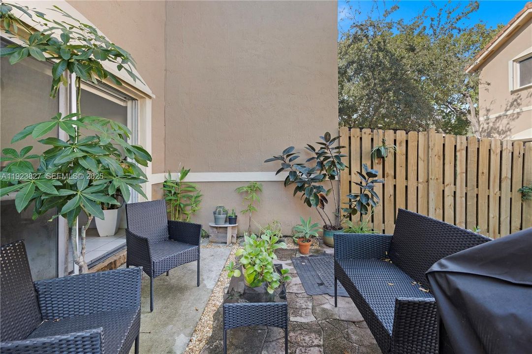 На продажу: $425,000 (3 спален, 2 ванн, 1295 Квадратных фут)