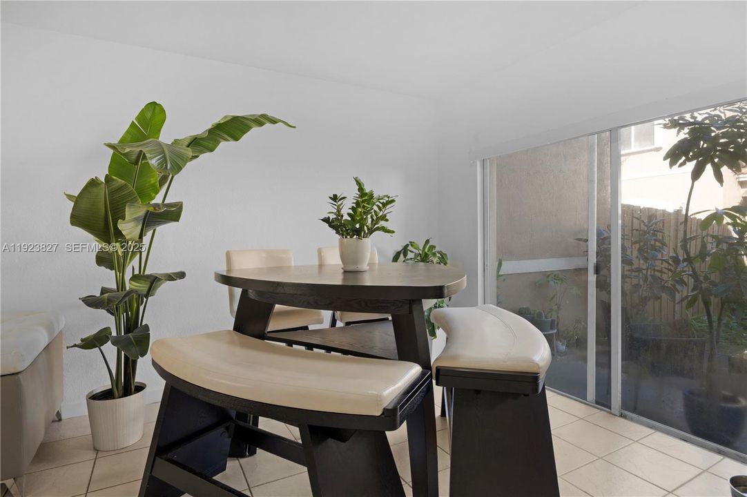 На продажу: $425,000 (3 спален, 2 ванн, 1295 Квадратных фут)