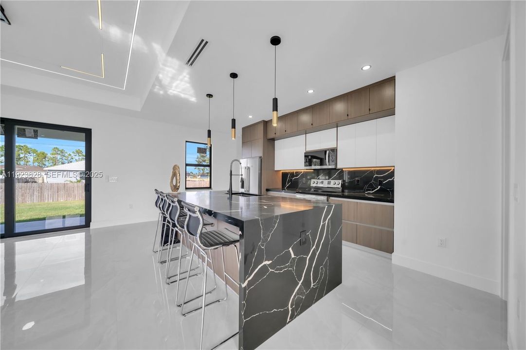 На продажу: $379,900 (3 спален, 3 ванн, 0 Квадратных фут)