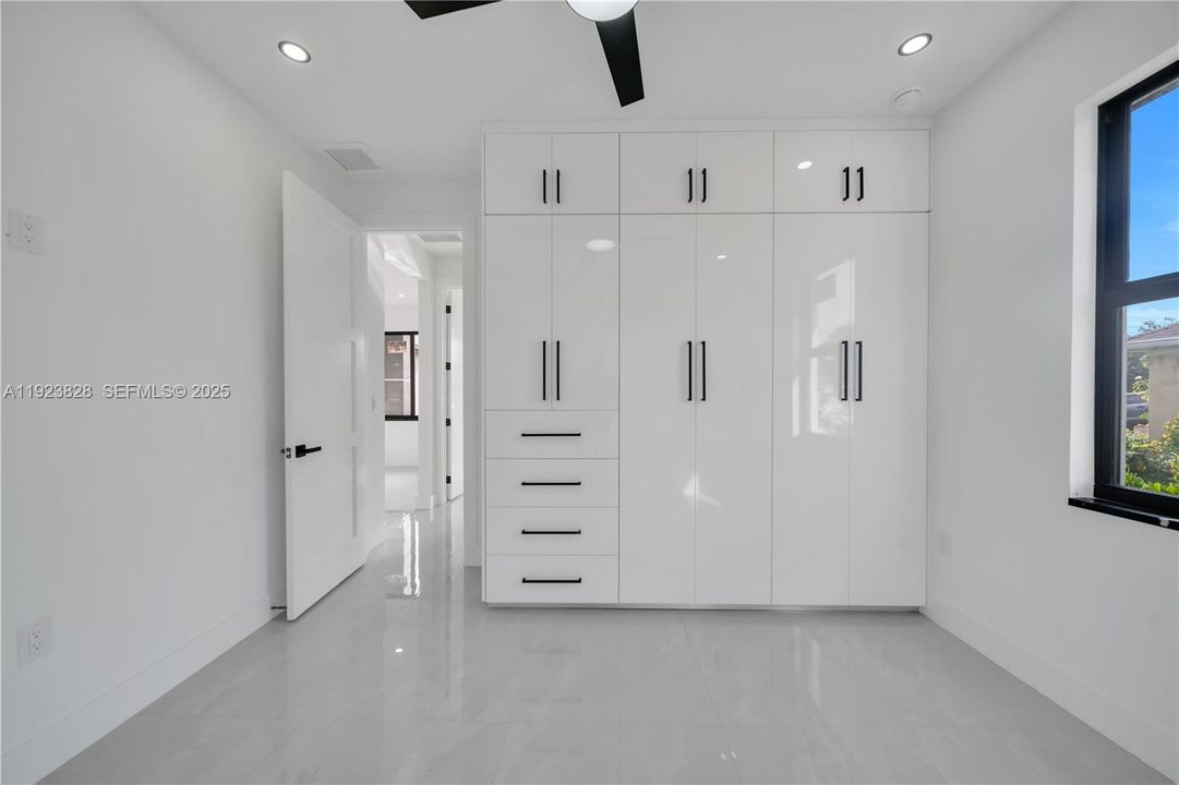 На продажу: $379,900 (3 спален, 3 ванн, 0 Квадратных фут)