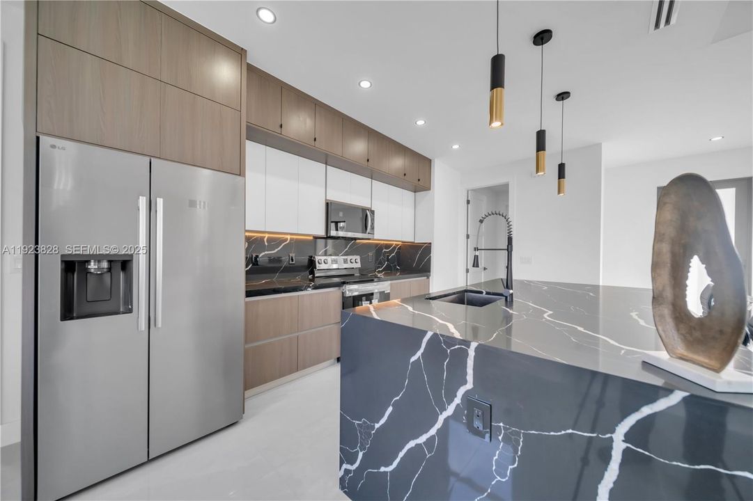 На продажу: $379,900 (3 спален, 3 ванн, 0 Квадратных фут)