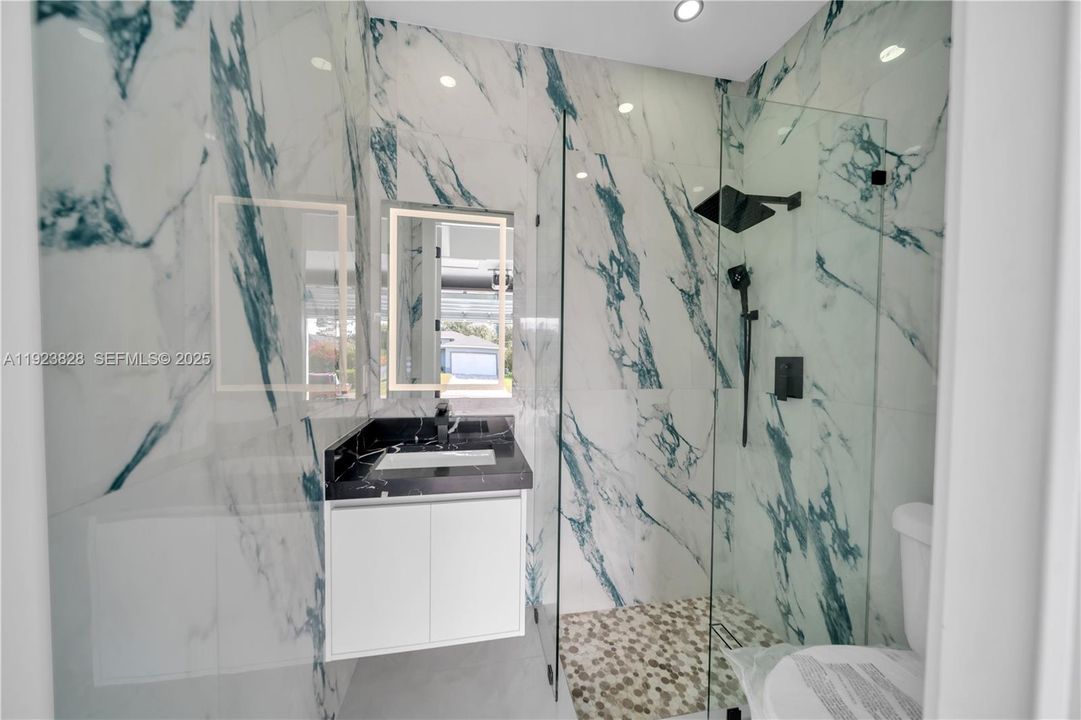 На продажу: $379,900 (3 спален, 3 ванн, 0 Квадратных фут)