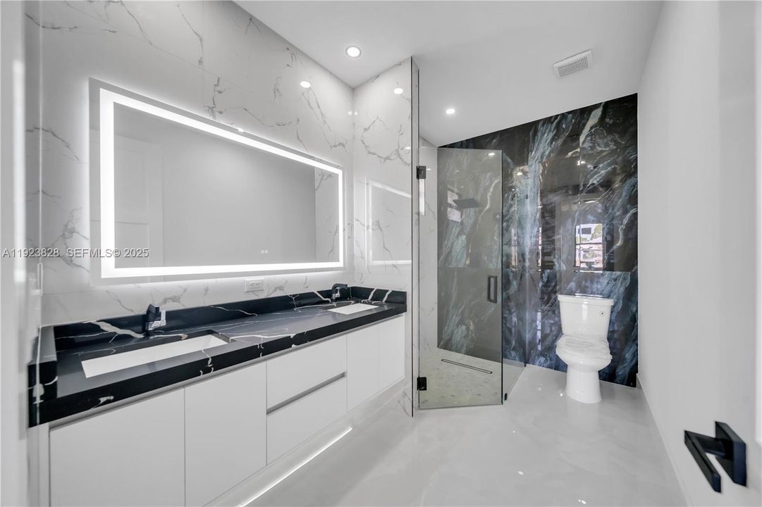 На продажу: $379,900 (3 спален, 3 ванн, 0 Квадратных фут)