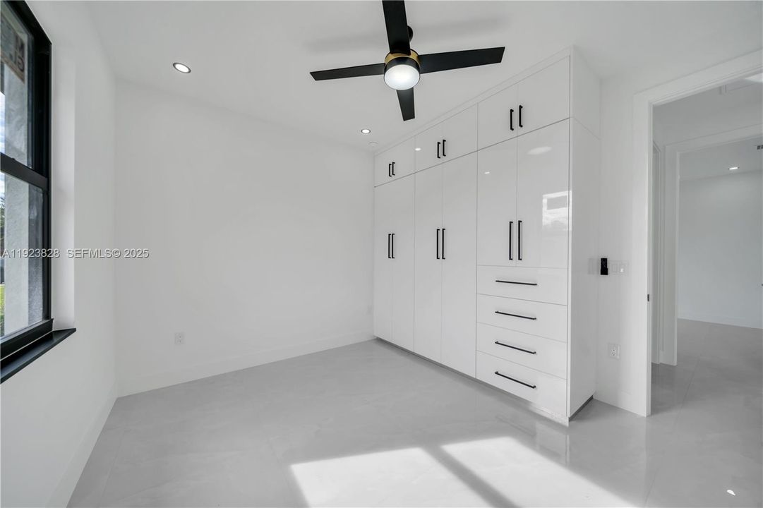 На продажу: $379,900 (3 спален, 3 ванн, 0 Квадратных фут)