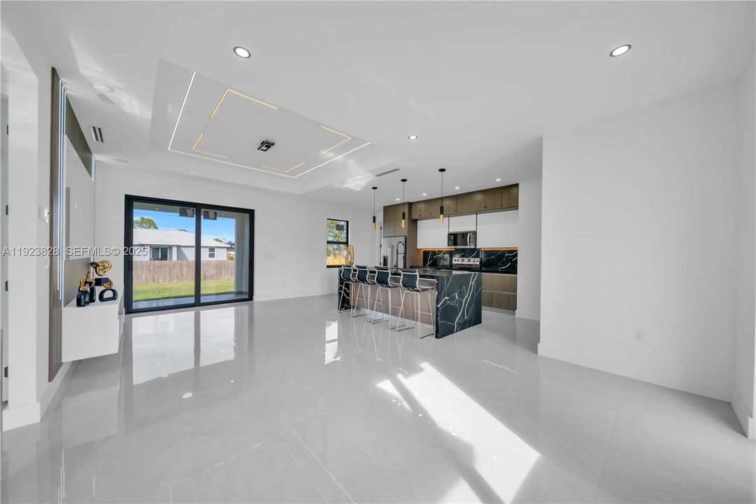 На продажу: $379,900 (3 спален, 3 ванн, 0 Квадратных фут)