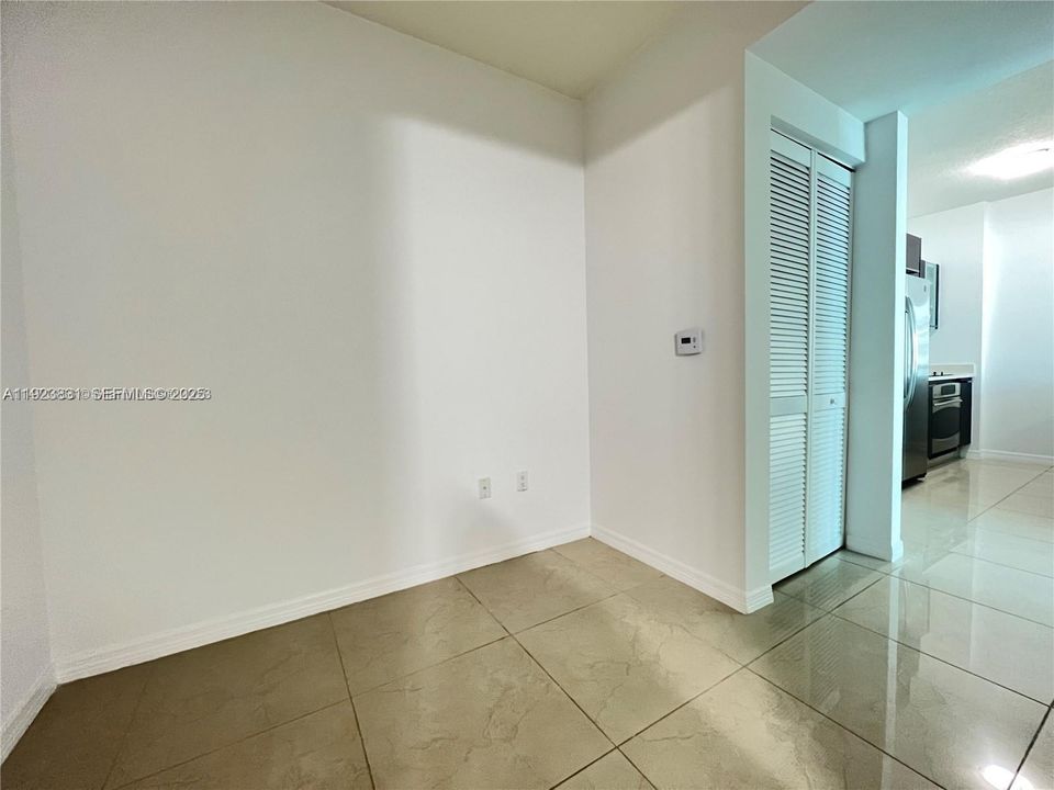 For Sale: $400,000 (1 beds, 1 baths, 693 Square Feet)