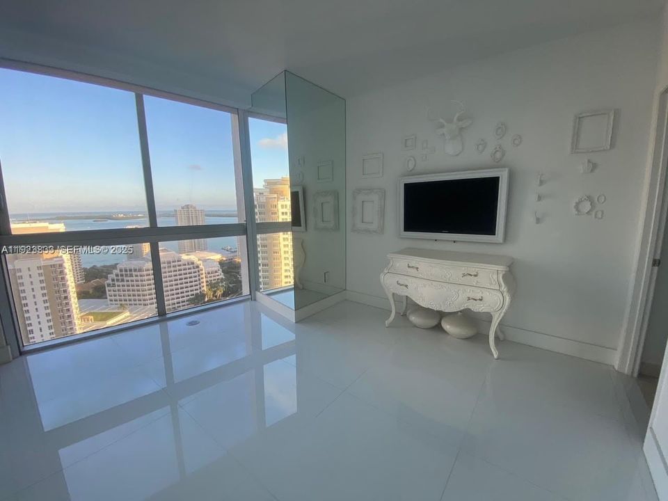 For Sale: $1,210,000 (2 beds, 2 baths, 1654 Square Feet)
