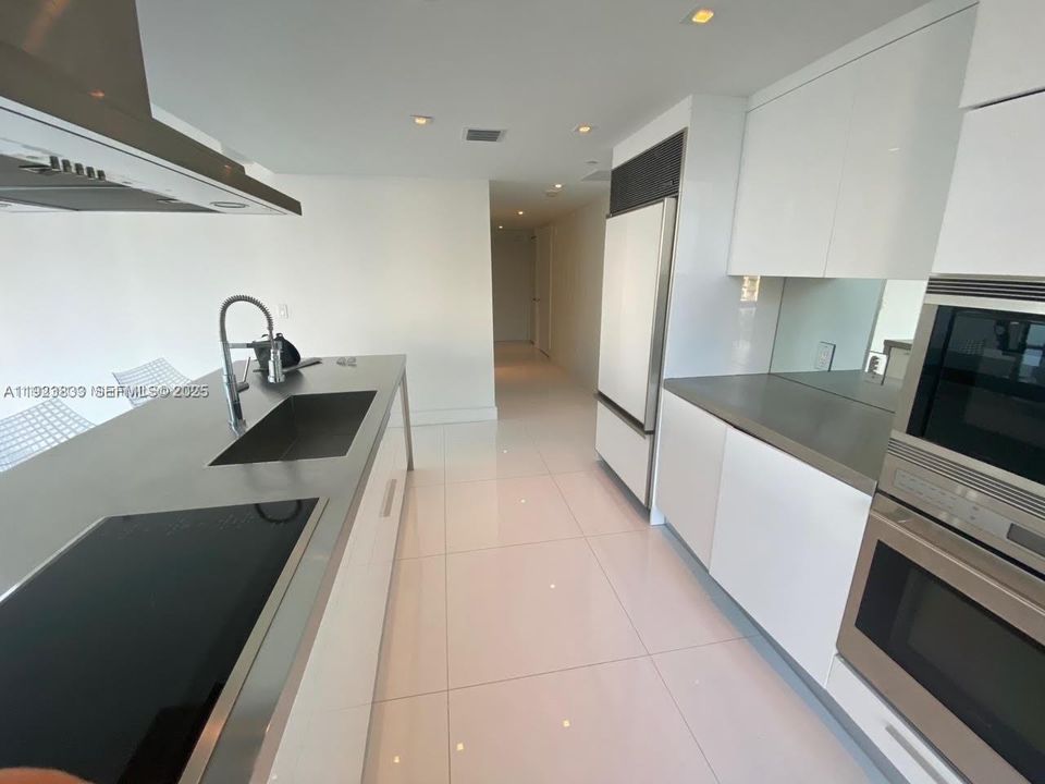 For Sale: $1,210,000 (2 beds, 2 baths, 1654 Square Feet)