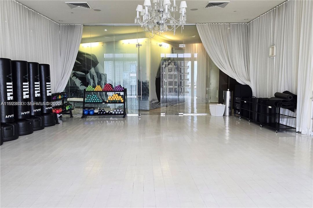 For Sale: $1,210,000 (2 beds, 2 baths, 1654 Square Feet)