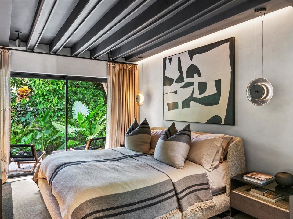 For Sale: $2,480,000 (2 beds, 3 baths, 1094 Square Feet)