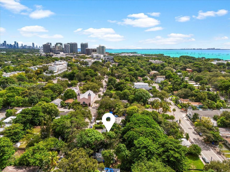 For Sale: $2,480,000 (2 beds, 3 baths, 1094 Square Feet)