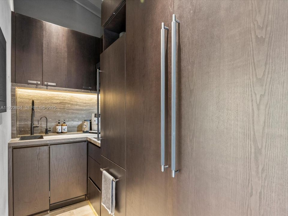 For Sale: $2,480,000 (2 beds, 3 baths, 1094 Square Feet)