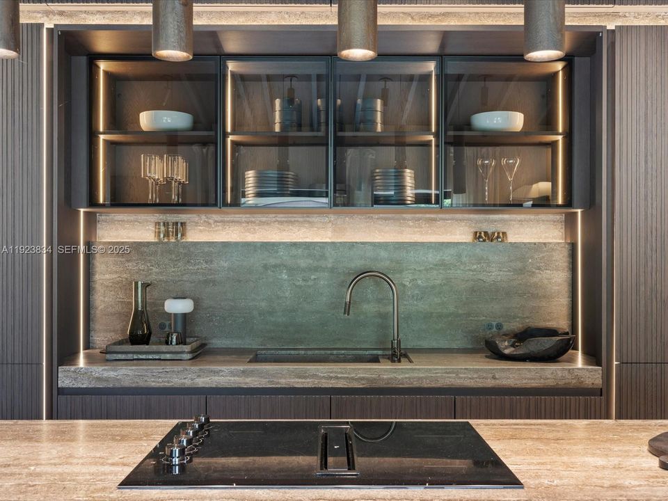 For Sale: $2,480,000 (2 beds, 3 baths, 1094 Square Feet)