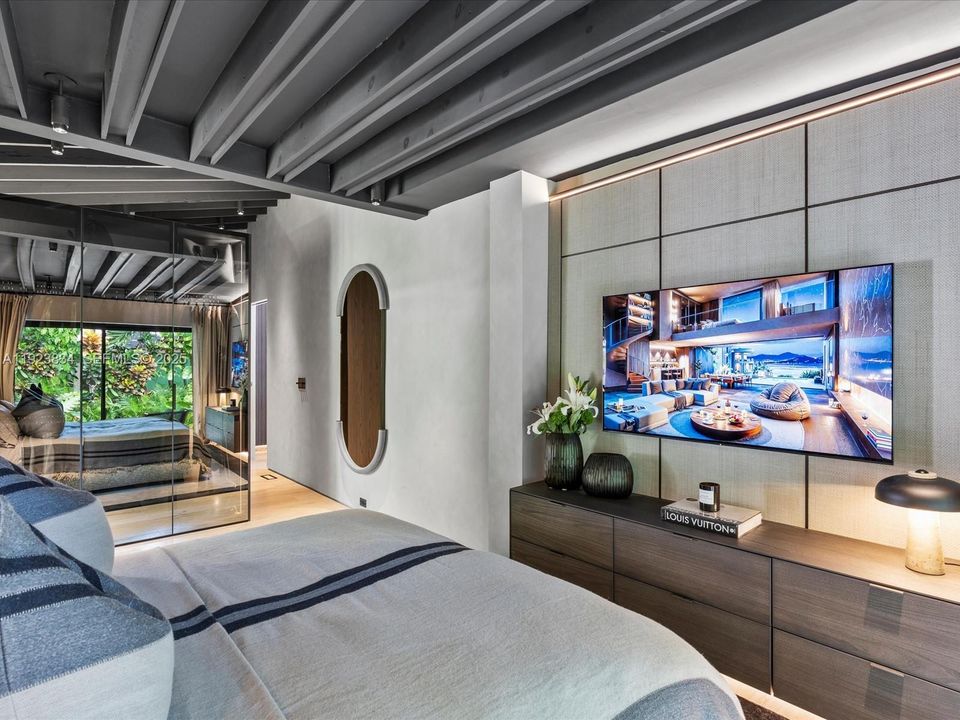 For Sale: $2,480,000 (2 beds, 3 baths, 1094 Square Feet)