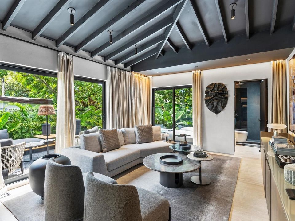 For Sale: $2,480,000 (2 beds, 3 baths, 1094 Square Feet)