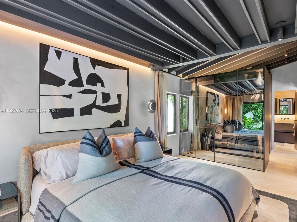 For Sale: $2,480,000 (2 beds, 3 baths, 1094 Square Feet)