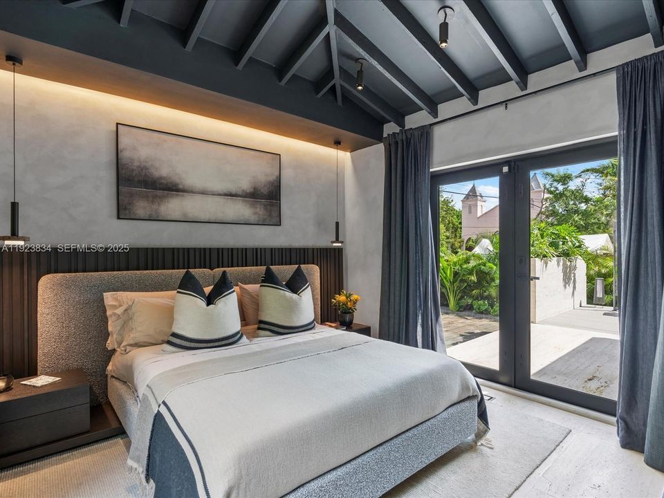 For Sale: $2,480,000 (2 beds, 3 baths, 1094 Square Feet)