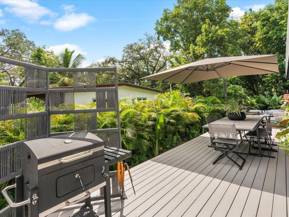 For Sale: $2,480,000 (2 beds, 3 baths, 1094 Square Feet)