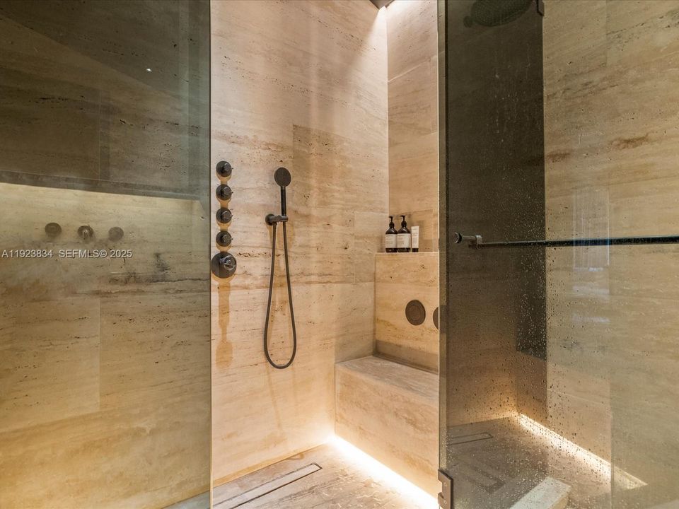 For Sale: $2,480,000 (2 beds, 3 baths, 1094 Square Feet)