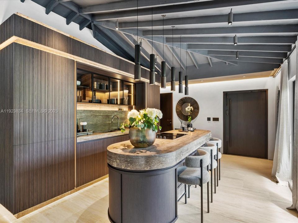 For Sale: $2,480,000 (2 beds, 3 baths, 1094 Square Feet)