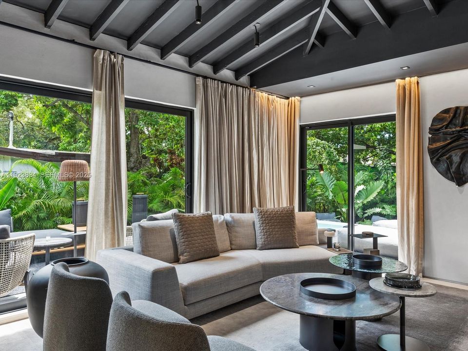 For Sale: $2,480,000 (2 beds, 3 baths, 1094 Square Feet)