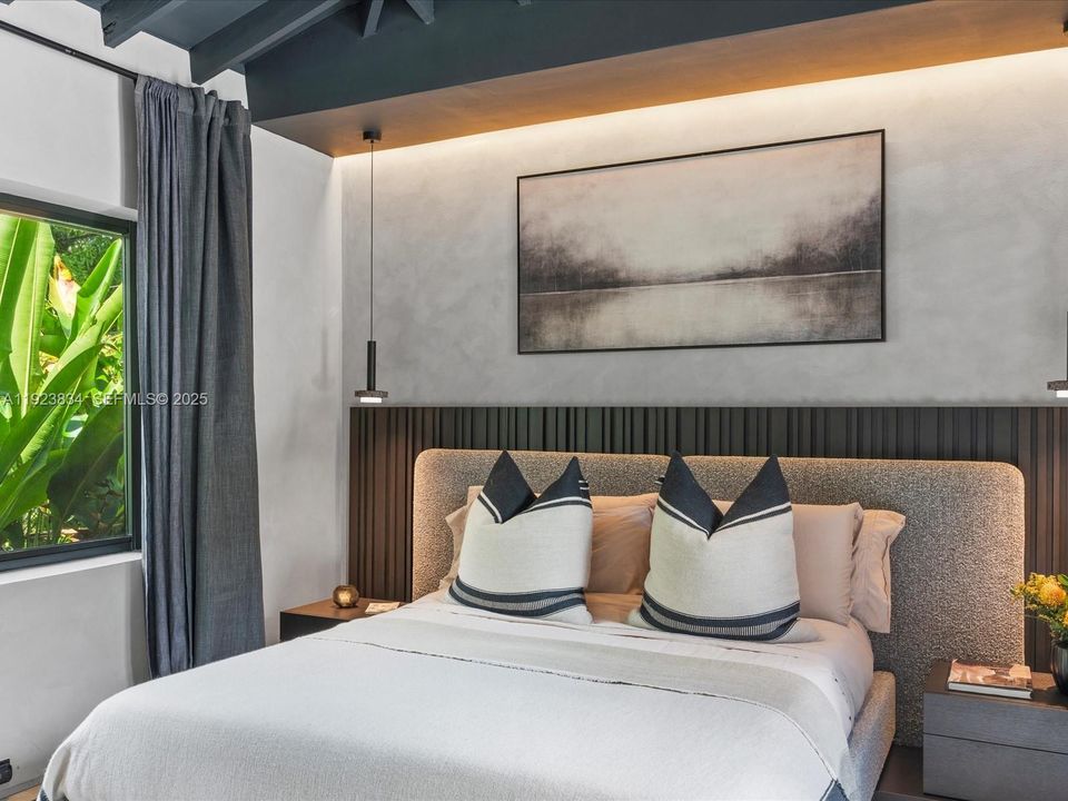 For Sale: $2,480,000 (2 beds, 3 baths, 1094 Square Feet)