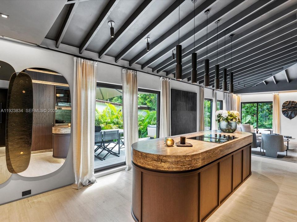 For Sale: $2,480,000 (2 beds, 3 baths, 1094 Square Feet)