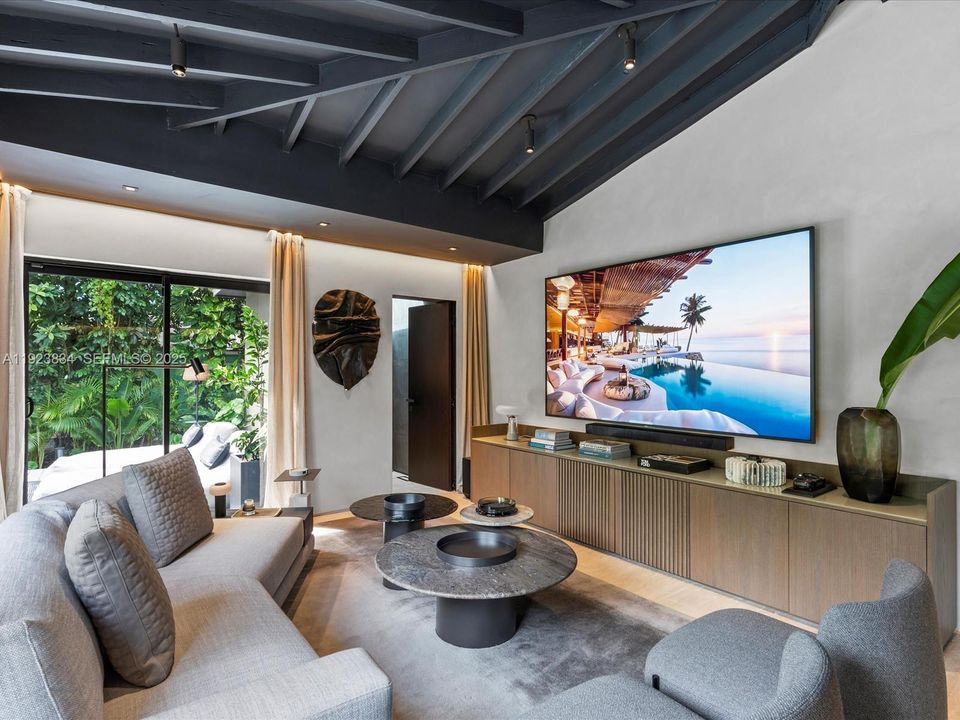 For Sale: $2,480,000 (2 beds, 3 baths, 1094 Square Feet)