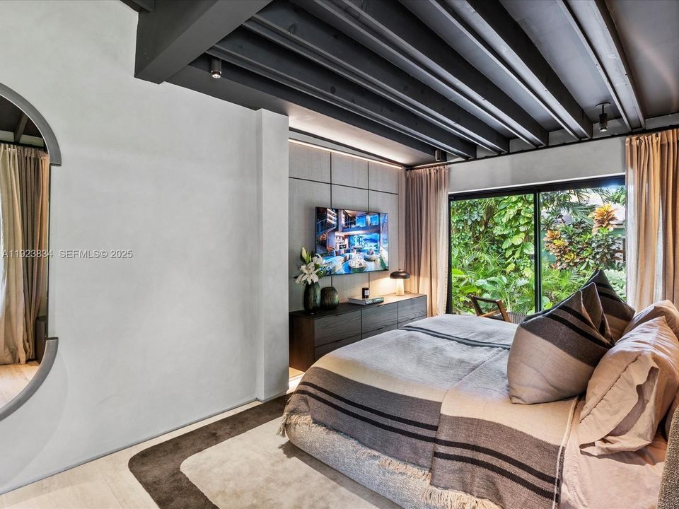 For Sale: $2,480,000 (2 beds, 3 baths, 1094 Square Feet)