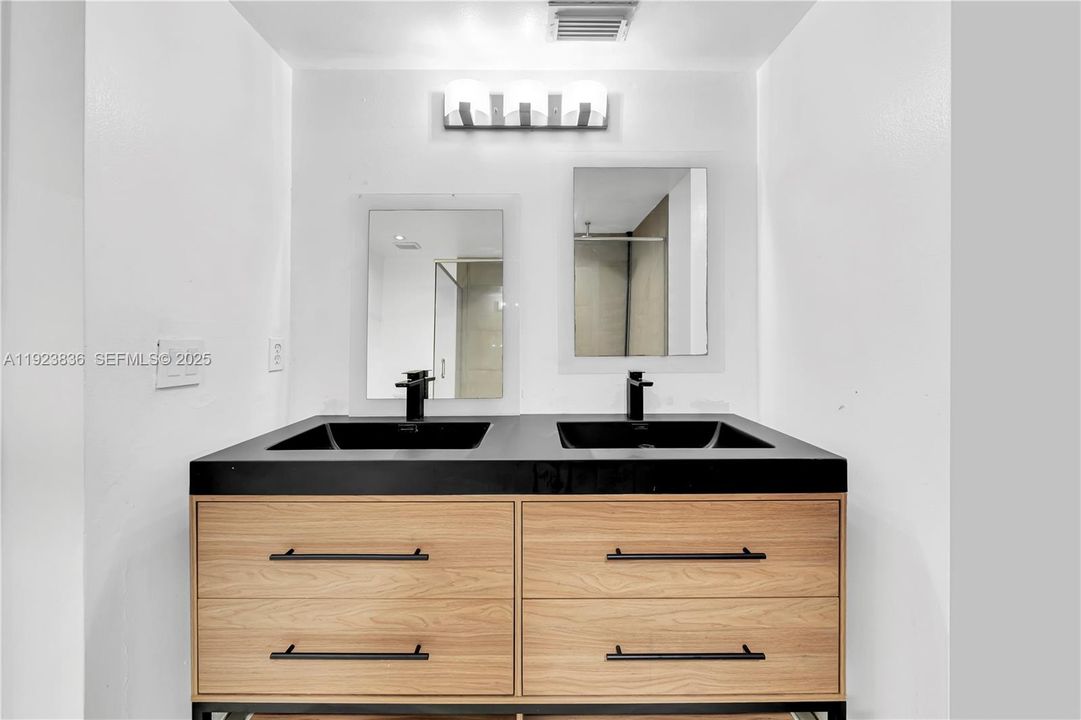 For Rent: $2,600 (2 beds, 2 baths, 1330 Square Feet)