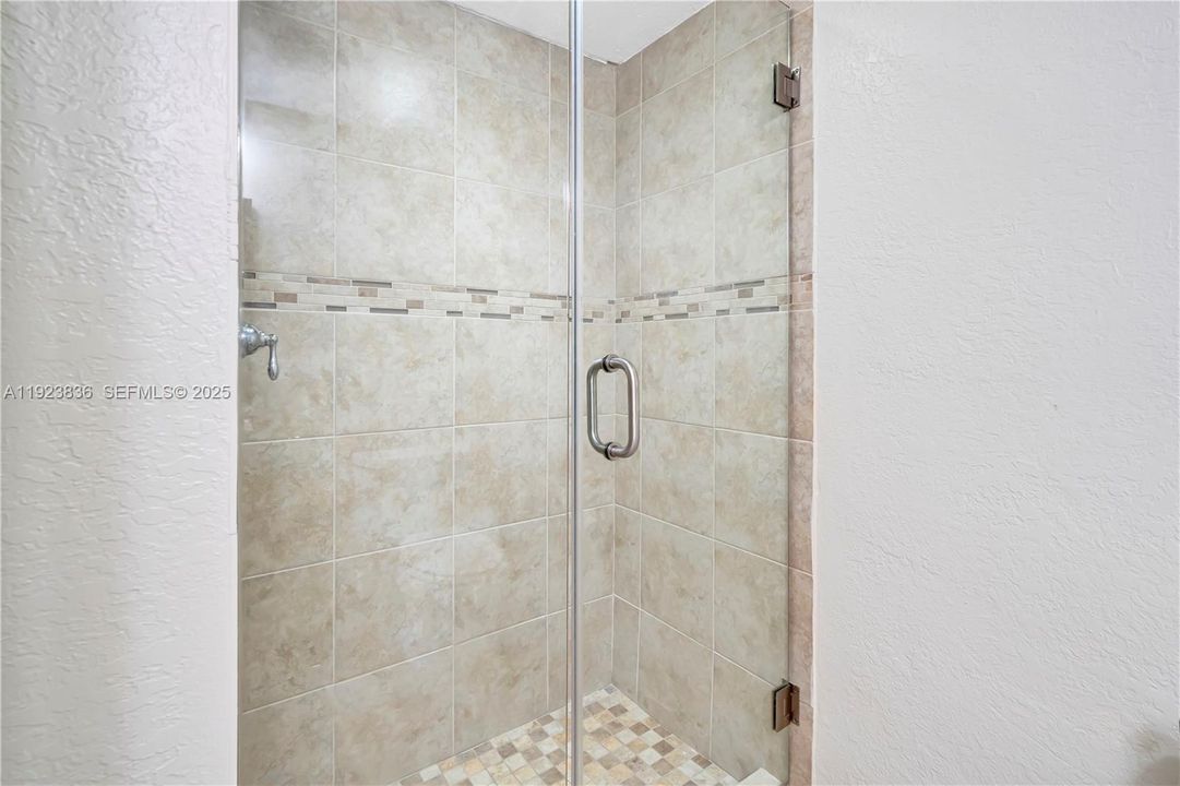 For Rent: $2,600 (2 beds, 2 baths, 1330 Square Feet)