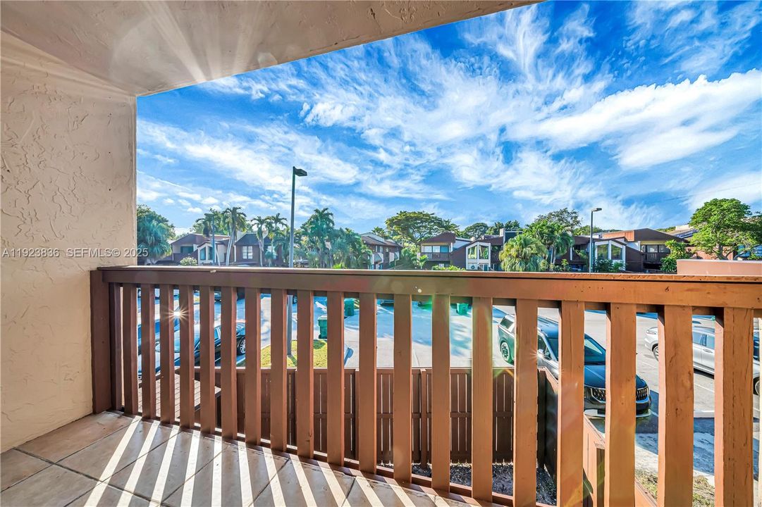 For Rent: $2,600 (2 beds, 2 baths, 1330 Square Feet)