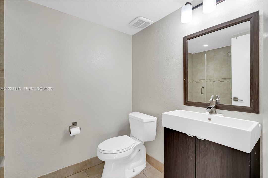 For Rent: $2,600 (2 beds, 2 baths, 1330 Square Feet)