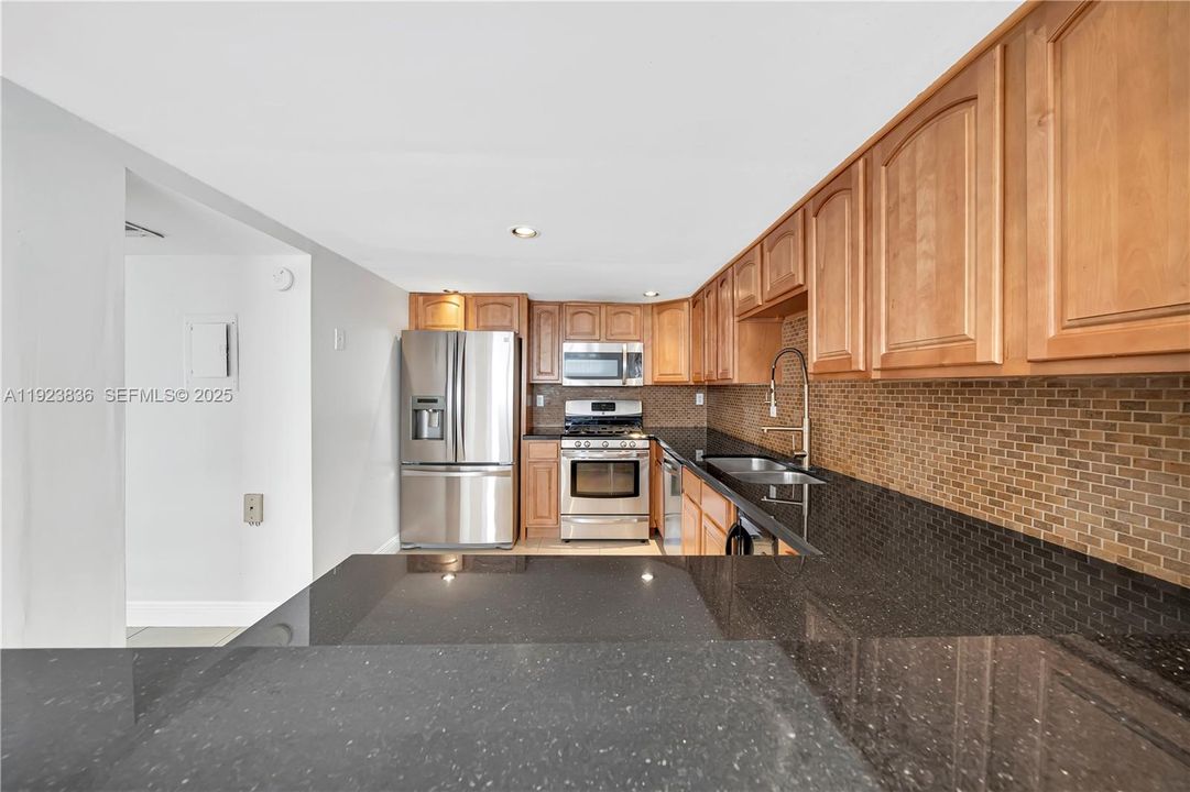 For Rent: $2,600 (2 beds, 2 baths, 1330 Square Feet)