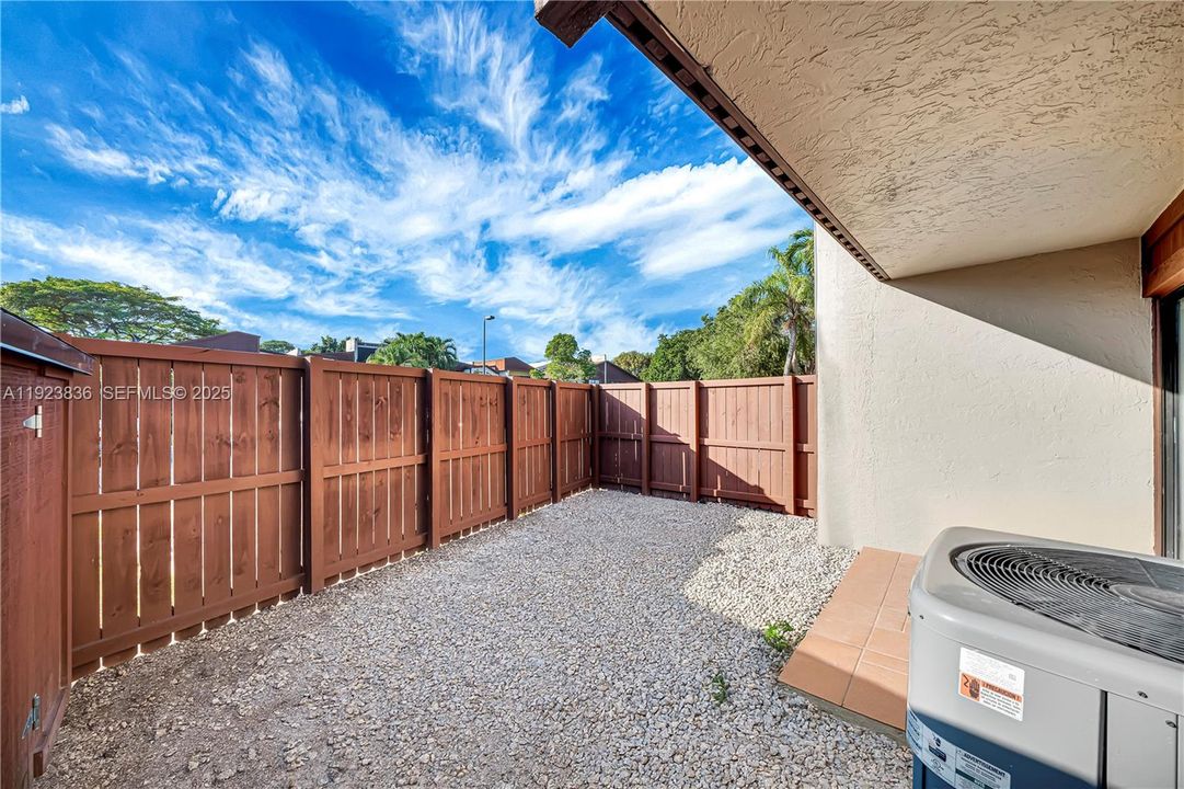 For Rent: $2,600 (2 beds, 2 baths, 1330 Square Feet)