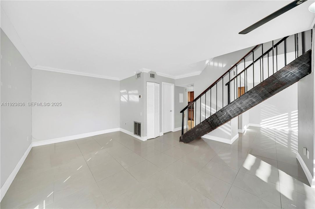 For Rent: $2,600 (2 beds, 2 baths, 1330 Square Feet)