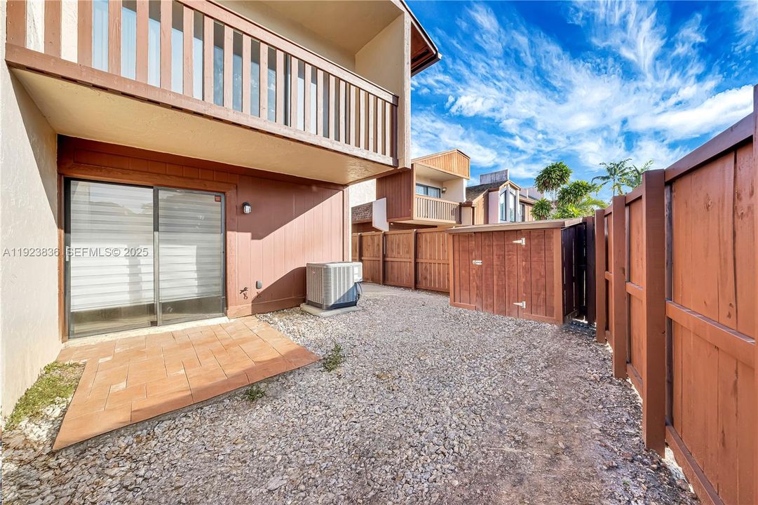 For Rent: $2,600 (2 beds, 2 baths, 1330 Square Feet)